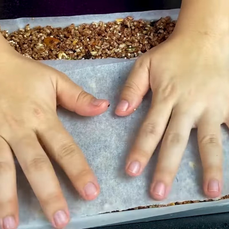 Bước 3 Trộn đều nguyên liệu và tạo hình bánh Thanh gạo lứt chà bông