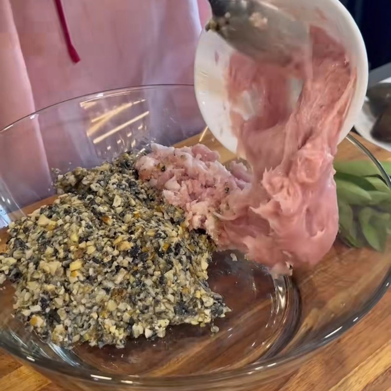 Bước 2 Trộn nhân ốc nhồi hấp lá gừng Ốc hấp lá gừng