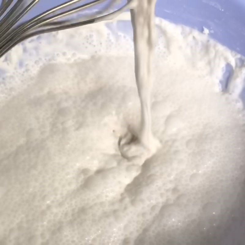 Bước 4 Trộn nước đường vào bột và ủ lần 2 Bánh bò bằng bột gạo