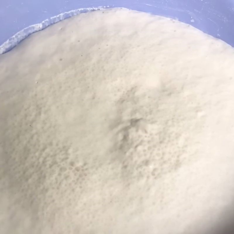 Bước 4 Trộn nước đường vào bột và ủ lần 2 Bánh bò bằng bột gạo