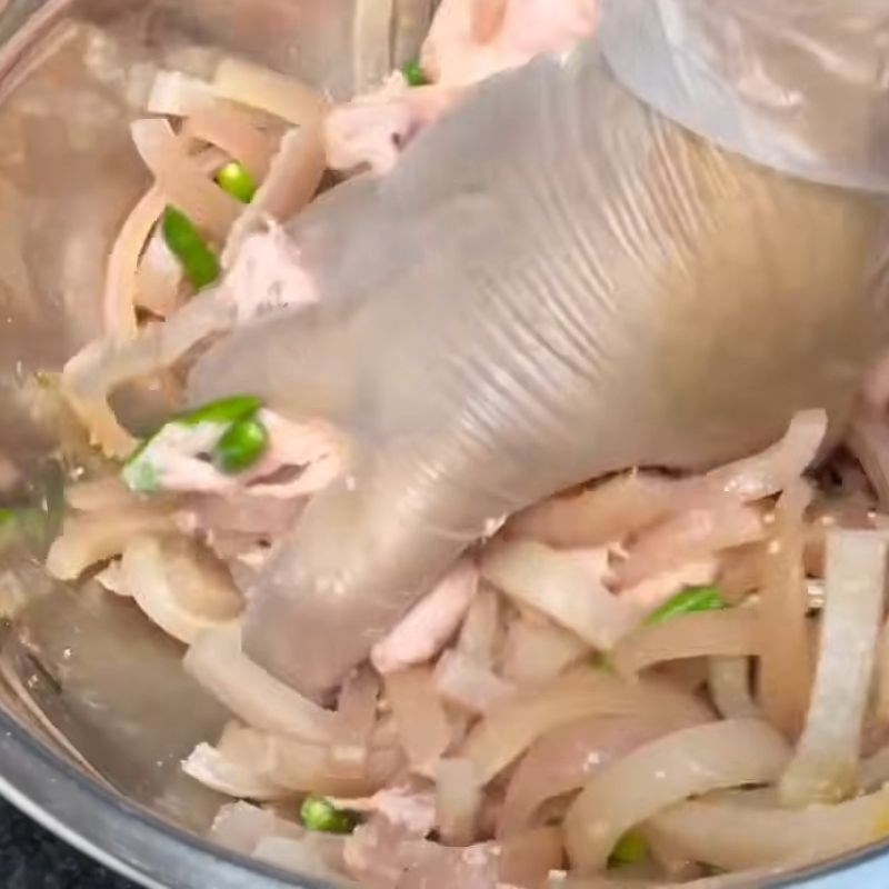 Bước 5 Trộn và nhồi chả bì ớt xiêm xanh Chả lụa bì ớt xiêm xanh