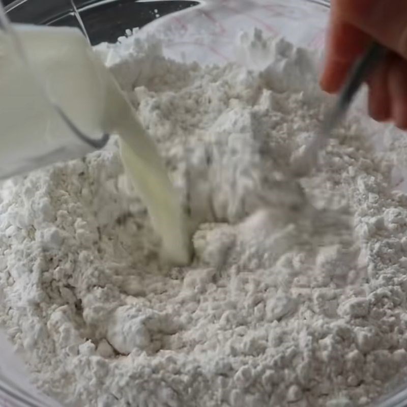 Bước 1 Trộn và pha bột làm bánh bao Bột bánh bao