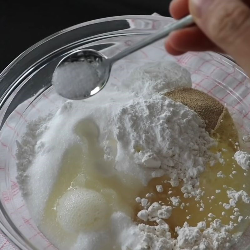 Bước 1 Trộn và pha bột làm bánh bao Bột bánh bao