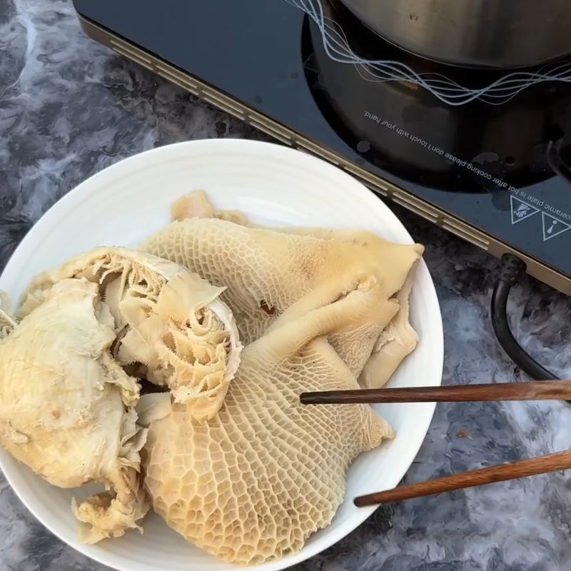 Bước 2 Trụng sơ sách bò Lẩu sách bò