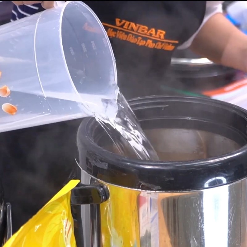 Bước 1 Ủ trà Trà sữa trứng nướng