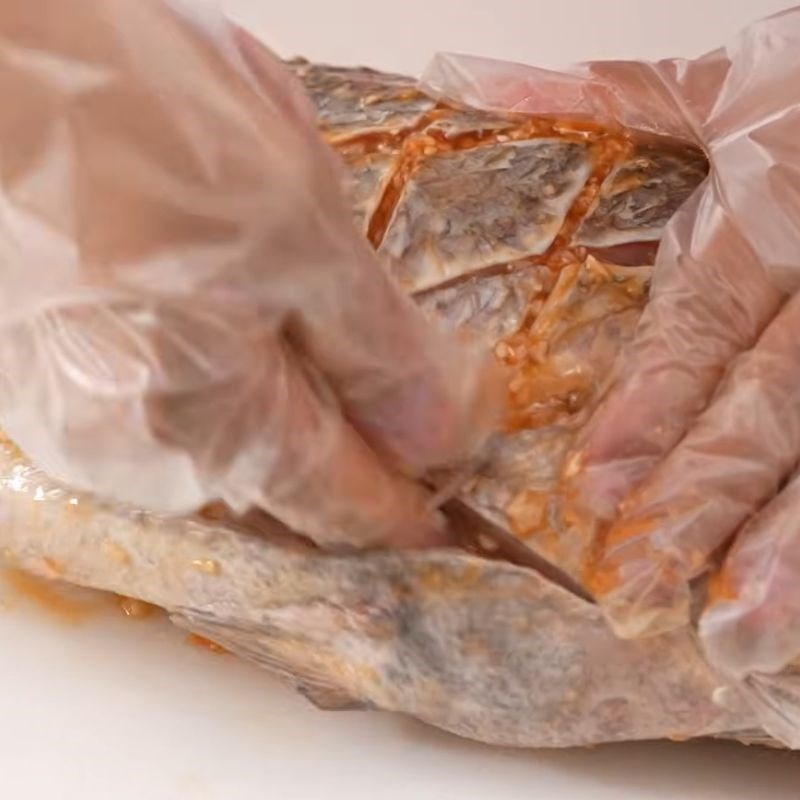 Bước 3 Ướp cá nướng giấy bạc đậm đà Ướp cá nướng ngon