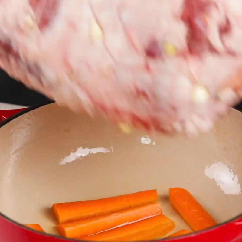 Bước 2 Ướp đùi cừu với thảo mộc Đùi cừu nướng