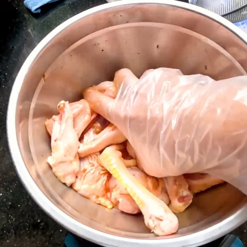 Bước 3 Ướp gà Gà hấp hèm