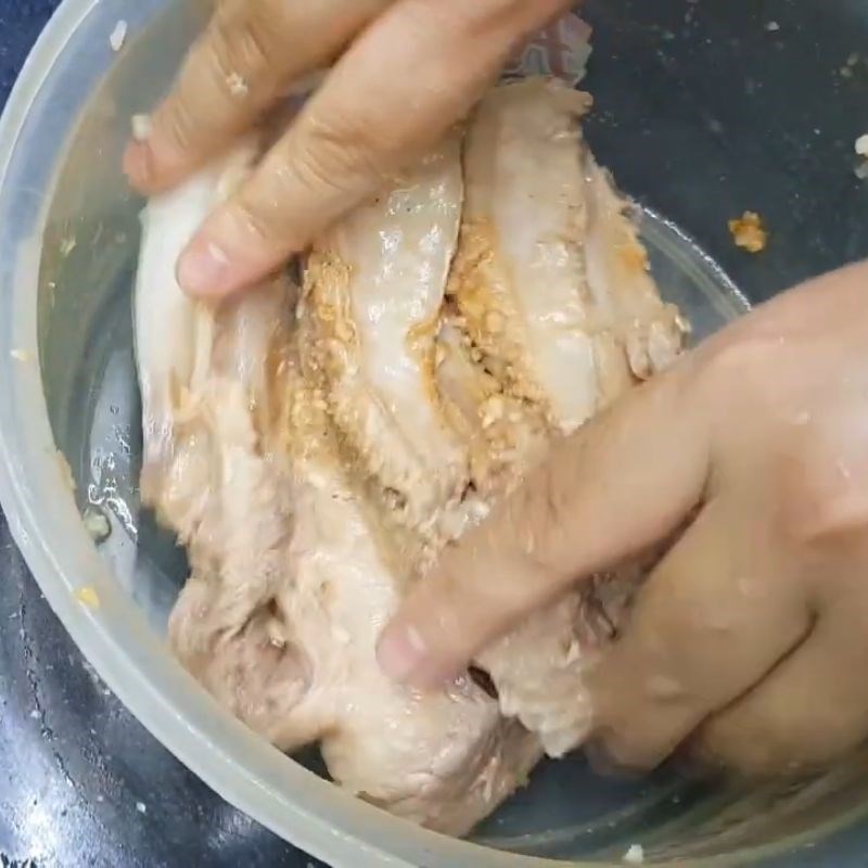 Bước 3 Ướp phần thịt Thịt áp chảo giòn bì