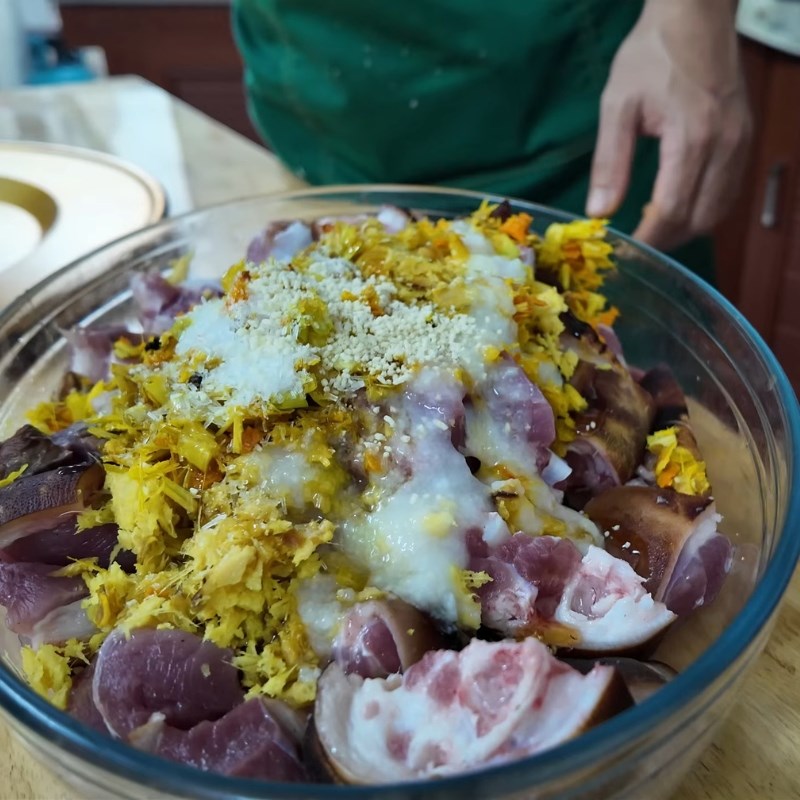Bước 3 Ướp thịt chân giò Thịt lợn nấu giả cầy