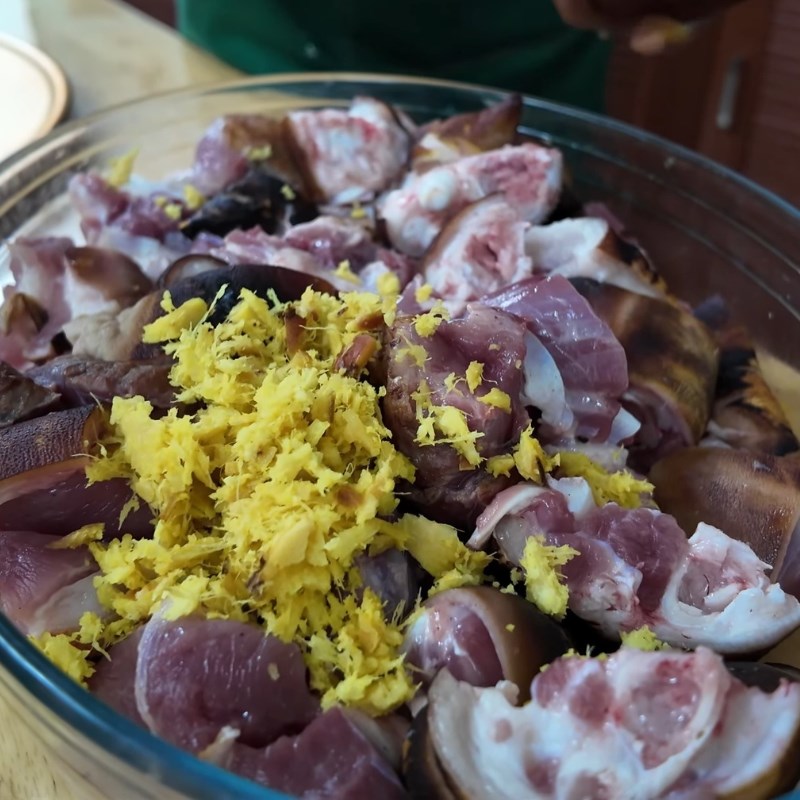 Bước 3 Ướp thịt chân giò Thịt lợn nấu giả cầy