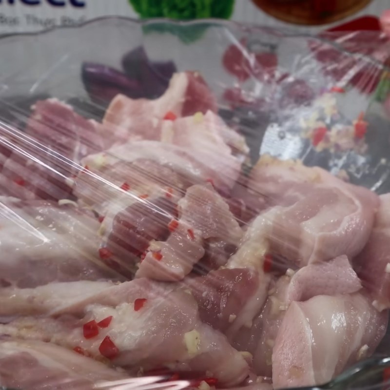 Bước 2 Ướp thịt chiên sả ớt Thịt ba chỉ chiên sả ớt