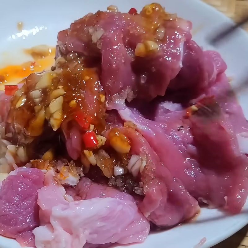 Bước 2 Ướp thịt cốt lết thơm lừng Ướp cốt lết chiên