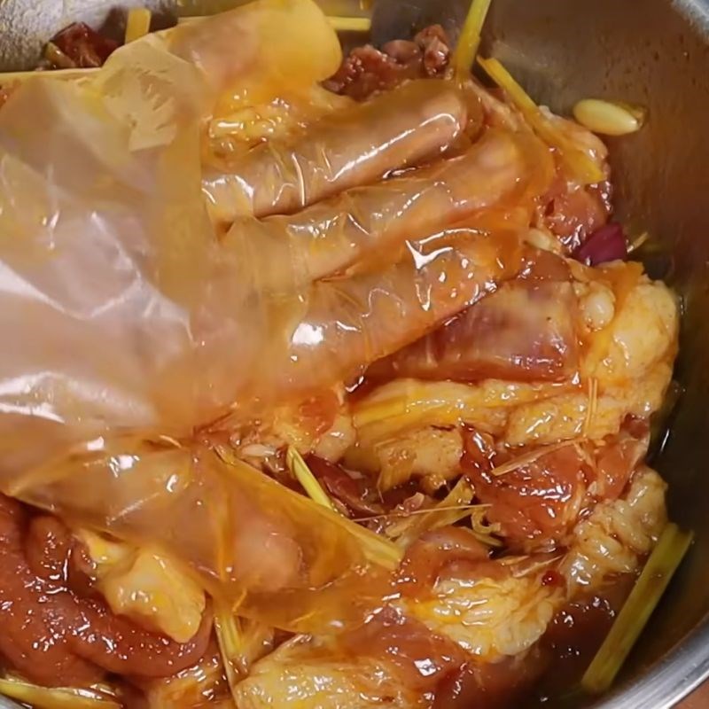 Bước 4 Ướp thịt nướng cơm tấm Ướp thịt nướng cơm tấm