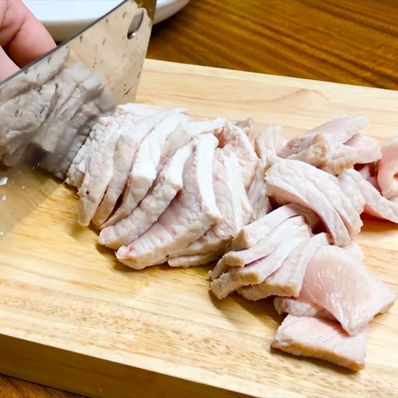 Bước 3 Ướp thịt Thịt heo sốt cà chua