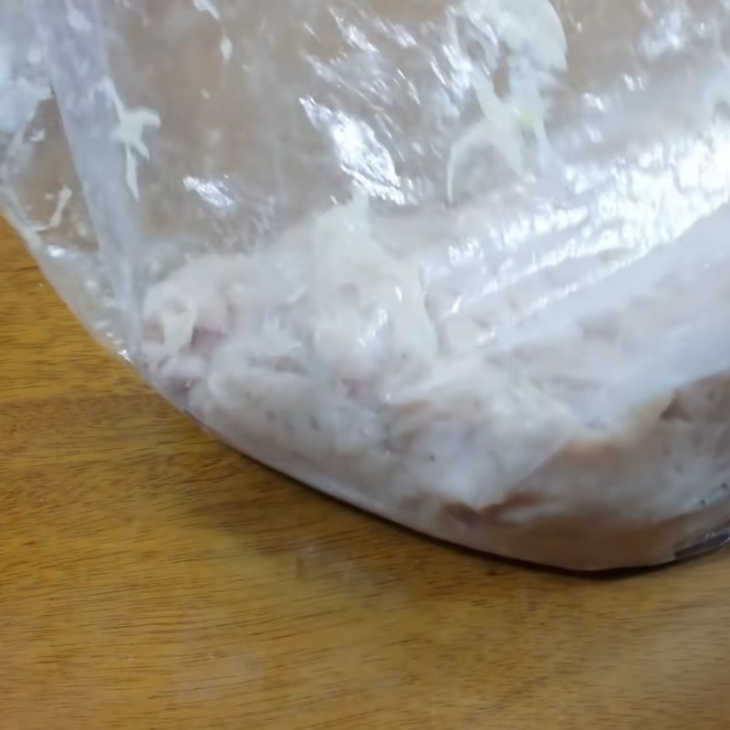 Bước 2 Ướp và nhồi hỗn hợp thịt làm chả trứng Chả trứng cơm tấm
