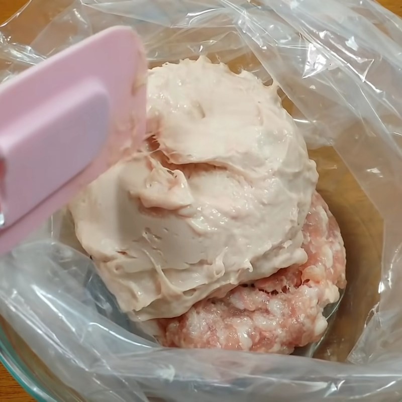 Bước 2 Ướp và nhồi hỗn hợp thịt làm chả trứng Chả trứng cơm tấm