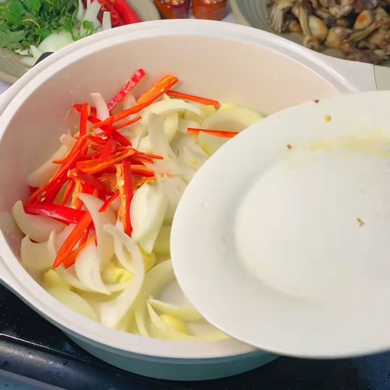 Bước 4 Xào ếch với sa tế Ếch xào sa tế