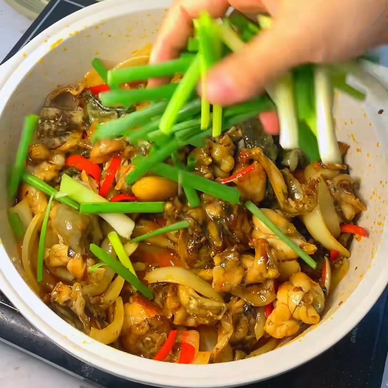 Bước 4 Xào ếch với sa tế Ếch xào sa tế