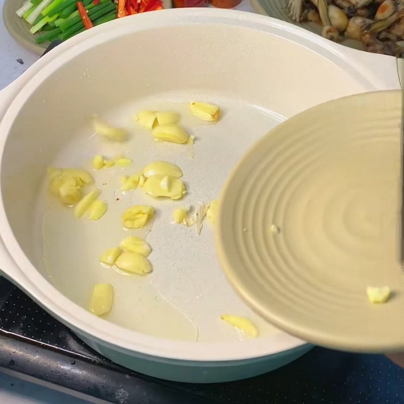 Bước 4 Xào ếch với sa tế Ếch xào sa tế