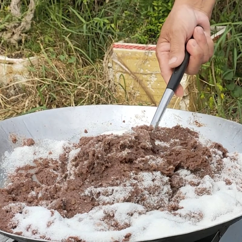 Bước 3 Xào mắm ruốc đậm đà Mắm ruốc xào sả ớt