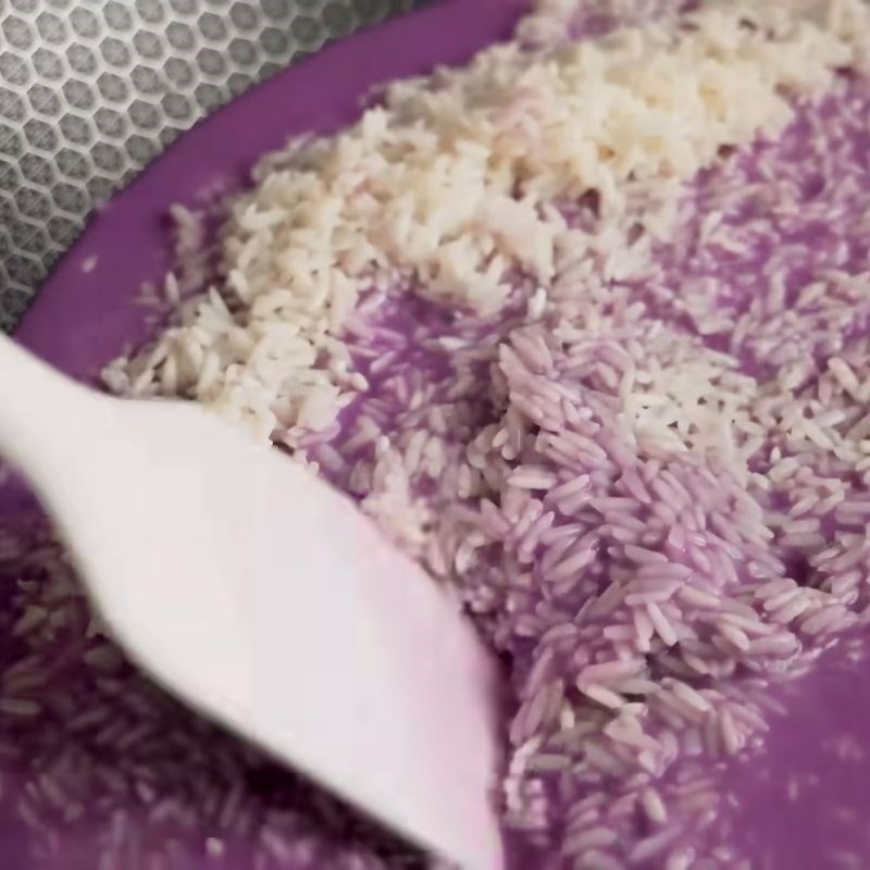 Bước 2 Xào nếp với nước cốt dừa Xôi hấp ngon