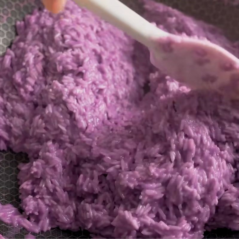 Bước 2 Xào nếp với nước cốt dừa Xôi hấp ngon