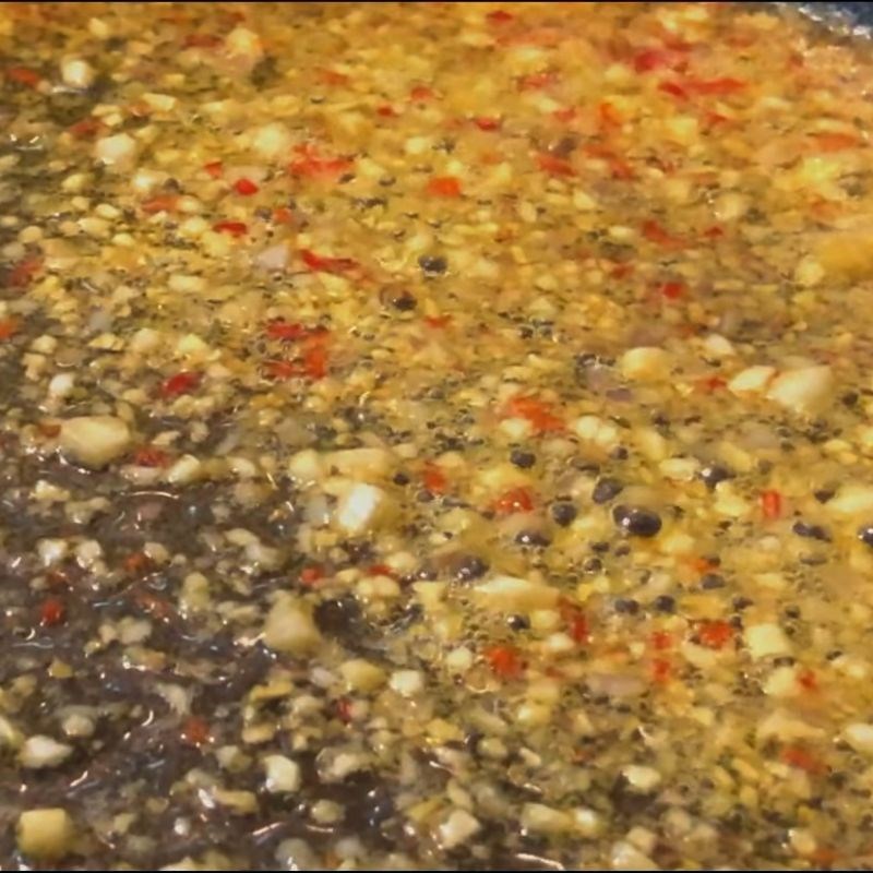 Bước 4 Xào ốc hương với bơ tỏi Ốc hương xào bơ tỏi chấm bánh mì