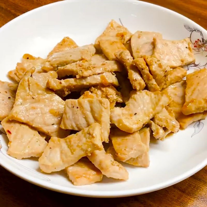 Bước 4 Xào sơ thịt heo Thịt heo sốt cà chua