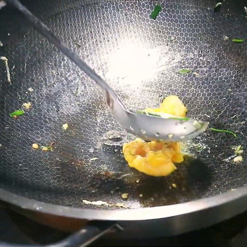 Bước 3 Xào thịt ngựa xào lăn thơm lừng Thịt ngựa xào