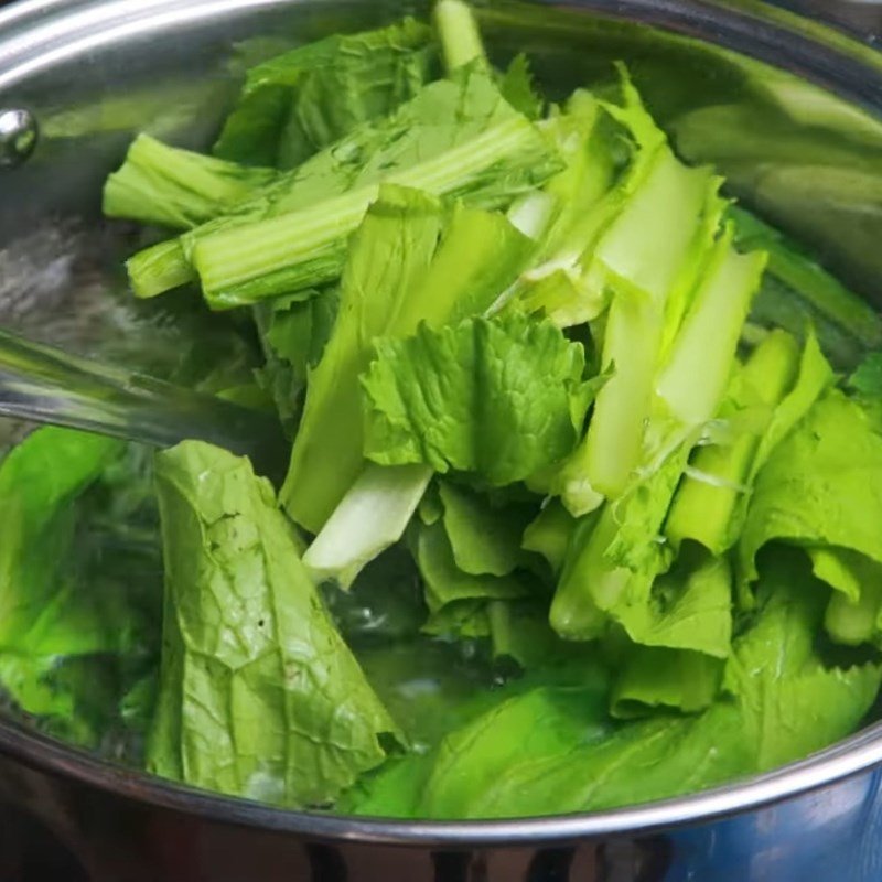 Bước 3 Xào thịt và nấu canh rau cải gừng Canh cải nấu gừng