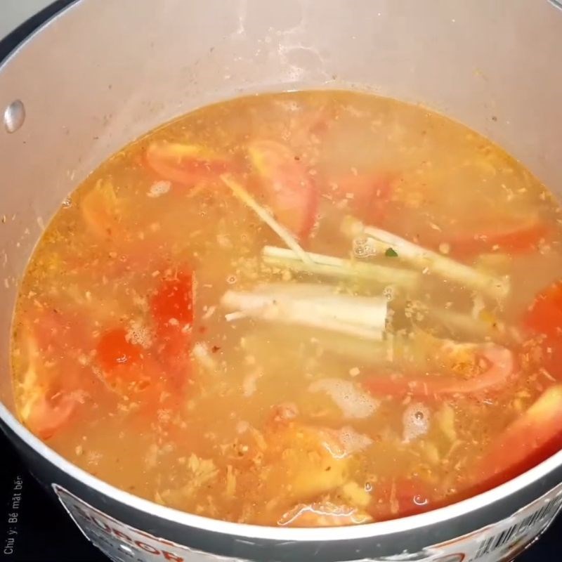 Bước 2 Nấu nước lẩu Thái bằng gói gia vị Lẩu Thái bằng gói gia vị