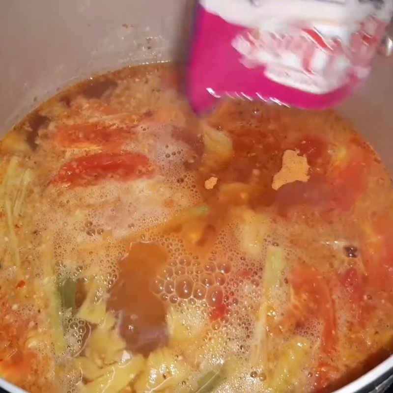 Bước 2 Nấu nước lẩu Thái bằng gói gia vị Lẩu Thái bằng gói gia vị