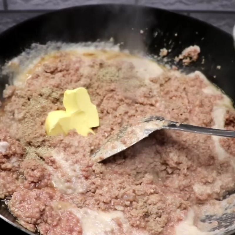 Bước 4 Xào thơm hỗn hợp pate Bánh mì pate