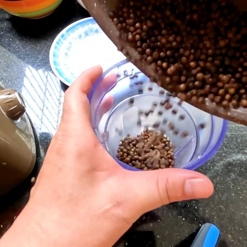 Bước 2 Xay nhuyễn bột ngọt và tiêu Muối tiêu chanh chấm gà