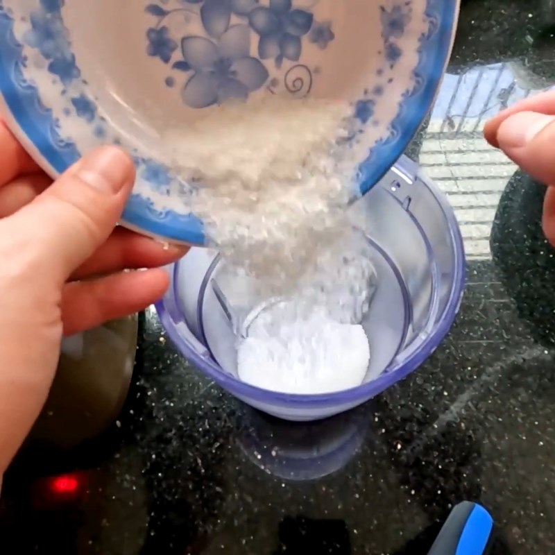 Bước 2 Xay nhuyễn bột ngọt và tiêu Muối tiêu chanh chấm gà