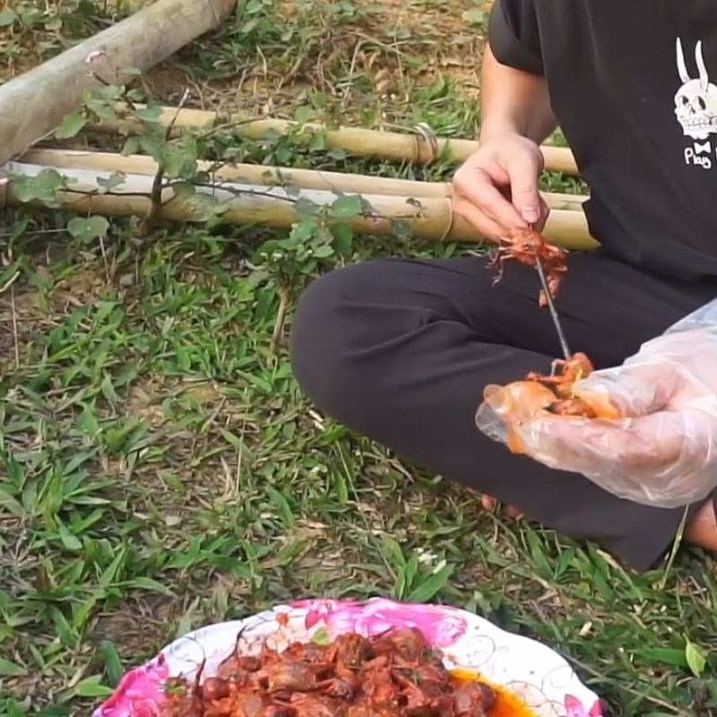 Bước 3 Xiên chim sẻ chuẩn bị nướng Chim sẻ quay