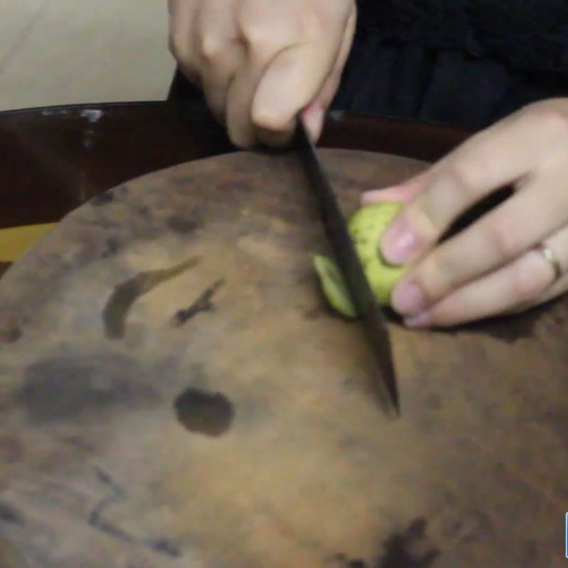 Bước 1 Sơ chế táo mèo Giấm táo mèo