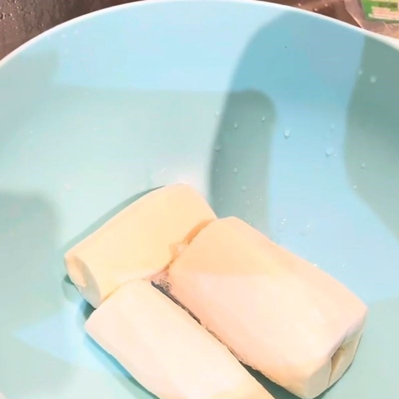Bước 1 Sơ chế và hấp khoai mì Khoai mì xay nước cốt dừa