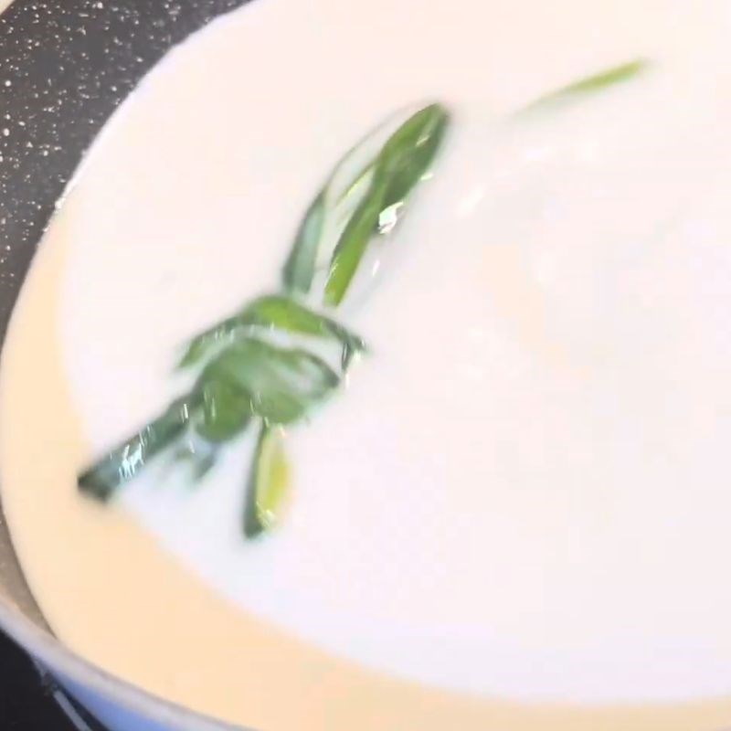 Bước 3 Nấu nước cốt dừa béo ngậy Khoai mì xay nước cốt dừa