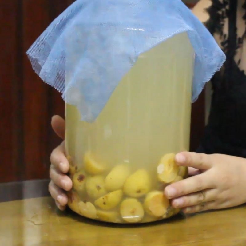 Bước 4 Bảo quản và chờ đợi quá trình lên men Giấm táo mèo
