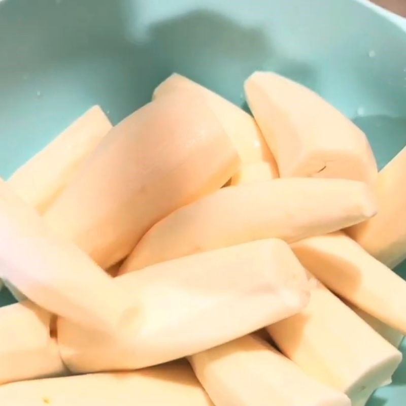 Bước 1 Sơ chế và hấp khoai mì Khoai mì xay nước cốt dừa