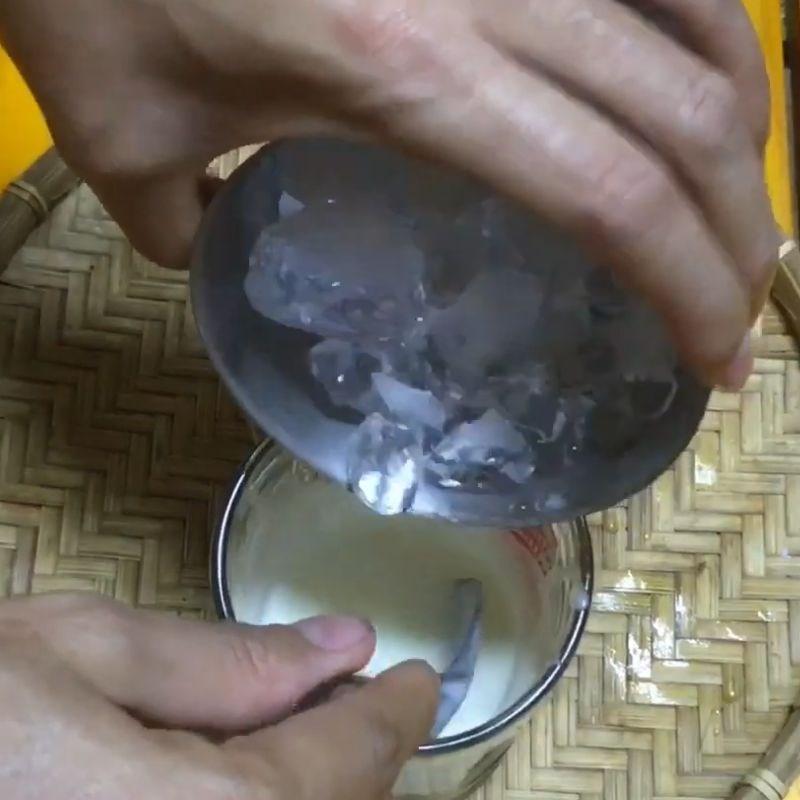 Bước 3 Thêm đá bào mát lạnh Yaourt đá