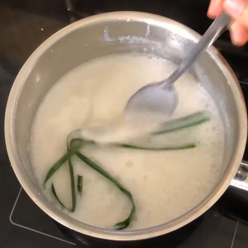 Bước 4 Nấu nước cốt dừa Chè thập cẩm truyền thống