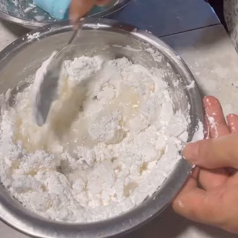 Bước 2 Làm vỏ há cảo bằng bột mì và bột năng Há cảo bằng bột mì và bột năng