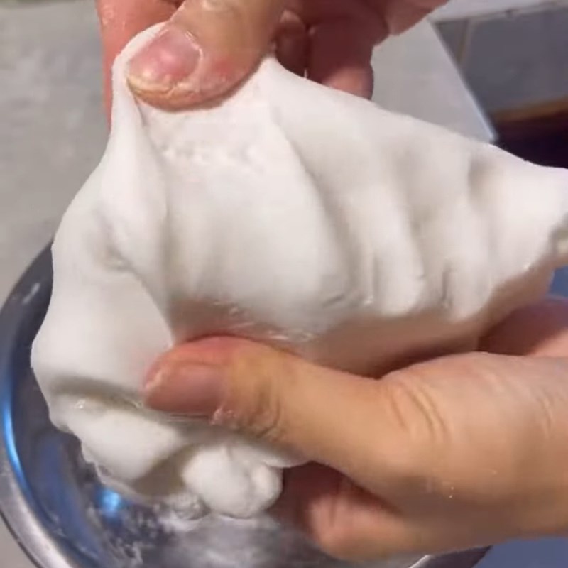 Bước 2 Làm vỏ há cảo bằng bột mì và bột năng Há cảo bằng bột mì và bột năng