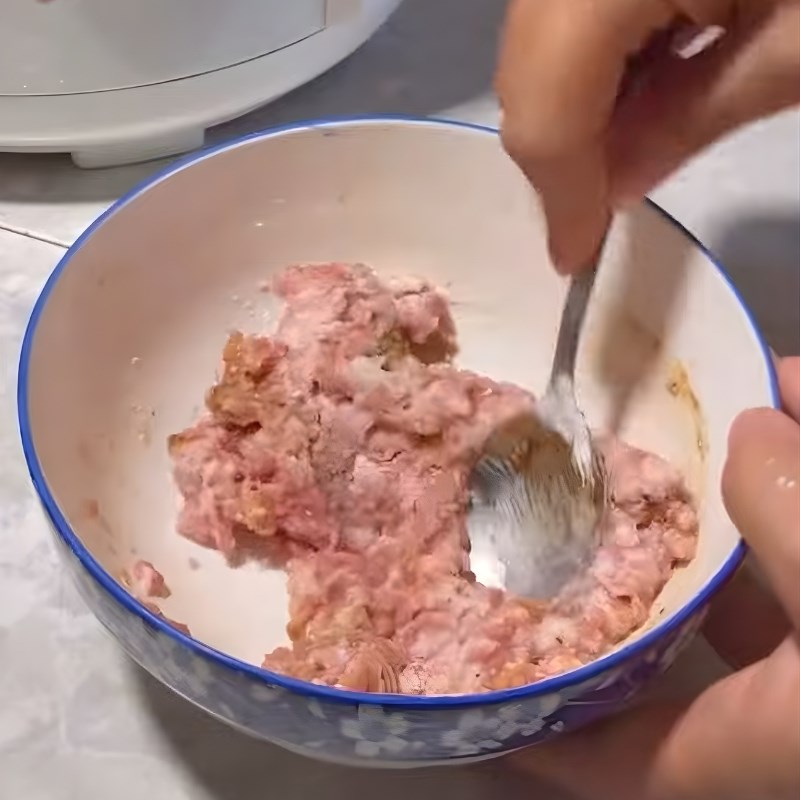 Bước 3 Chuẩn bị nhân há cảo Há cảo bằng bột mì và bột năng