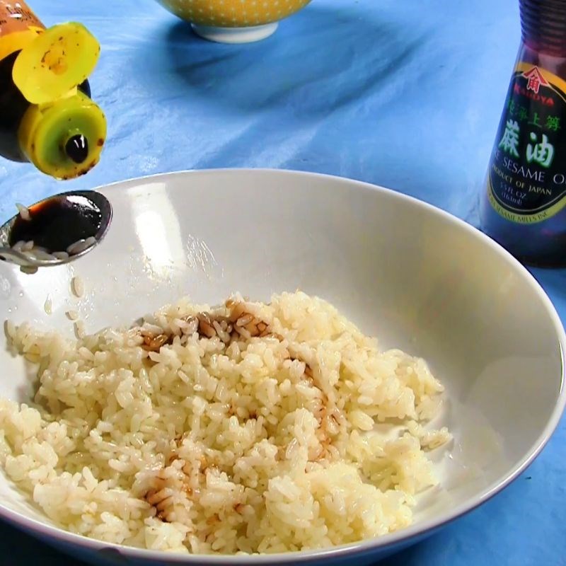 Bước 2 Cách làm rong biển trộn cơm đơn giản Cơm trộn rong biển