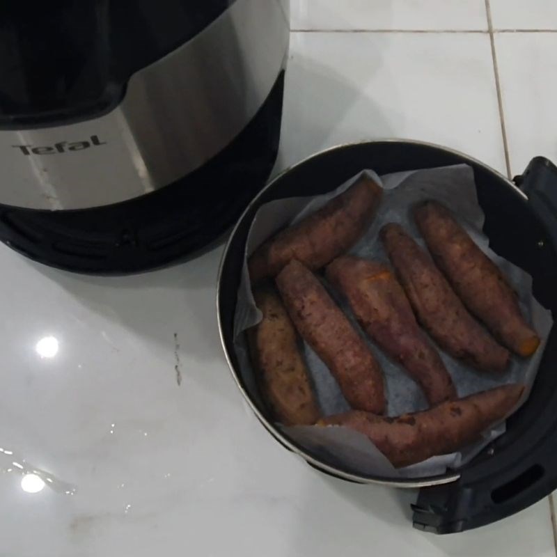 Bước 4 Cách nướng khoai lang mật bằng nồi chiên không dầu lần 1 Khoai lang mật nướng