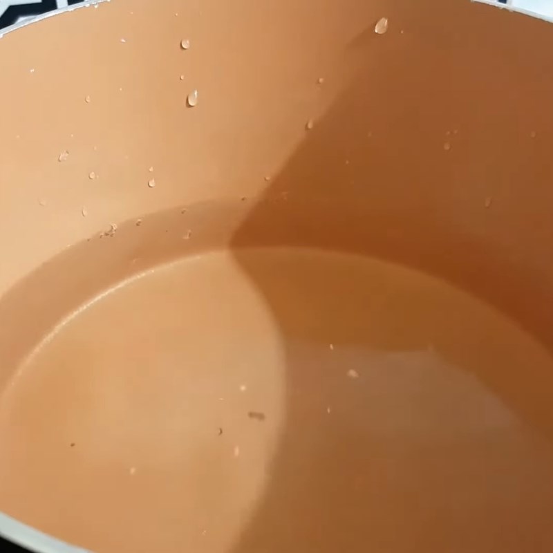 Bước 3 Pha nước theo tỉ lệ 3:2 Om trám đen